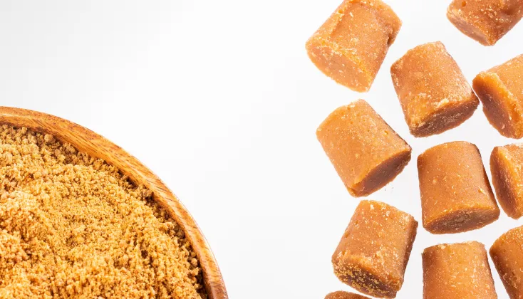 Image of jaggery in powder and block form.