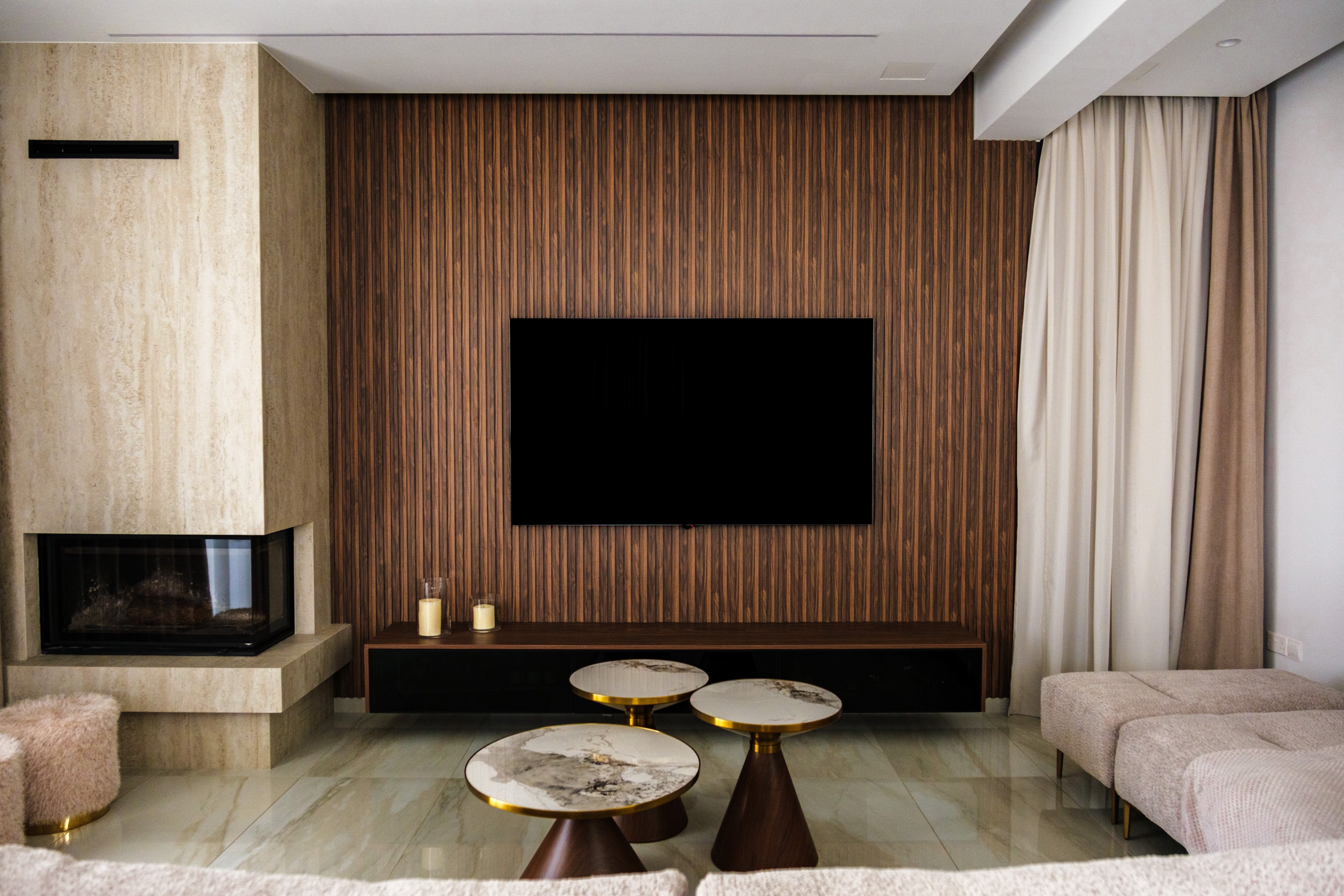 Warm Elegance with a Sculpted Edge