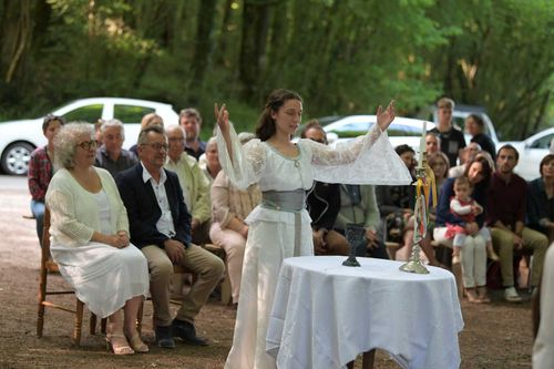 officiante celte en pleine cérémonie laique celte