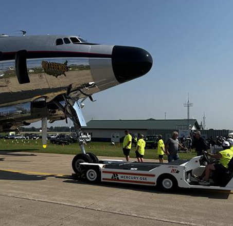 Oshkosh Lektro 88i on Tarmac, leased by Mercury GSE