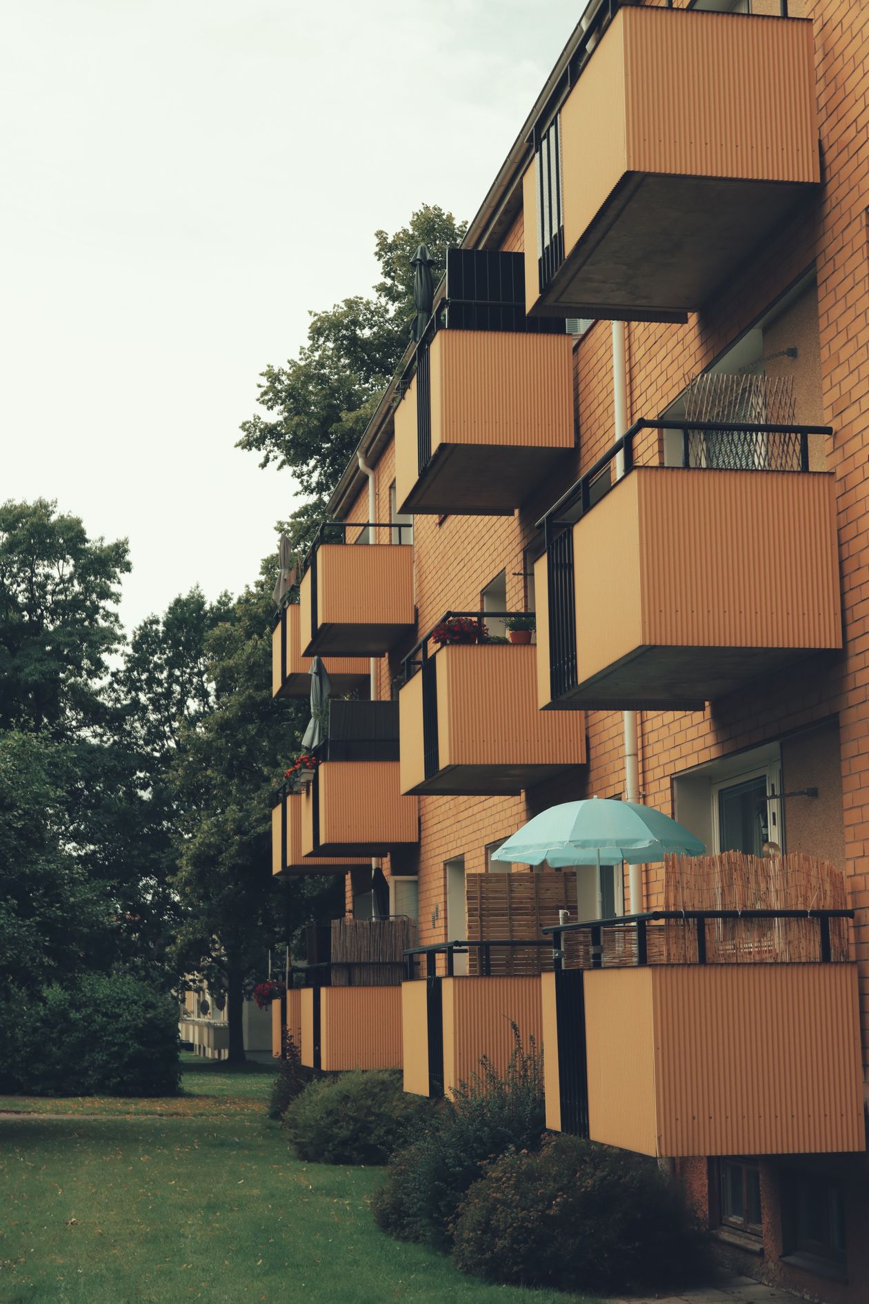 Should a First-Time Buyer Who Works at Amazon Buy a Lynnwood Condo or Keep Renting in 2026?