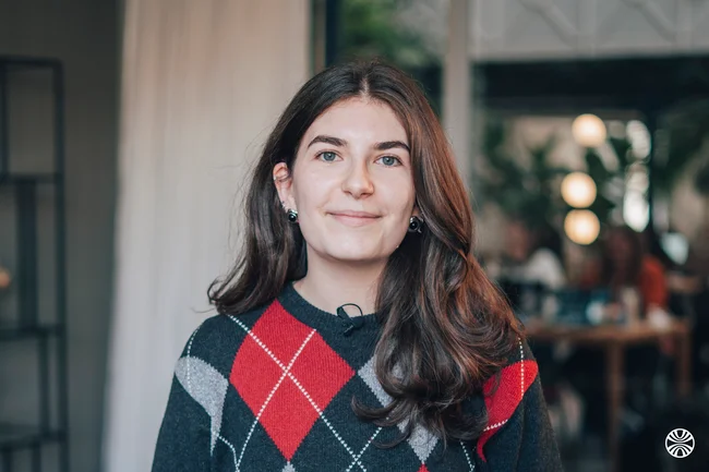 Perrine, graphic designer chez Symetrics