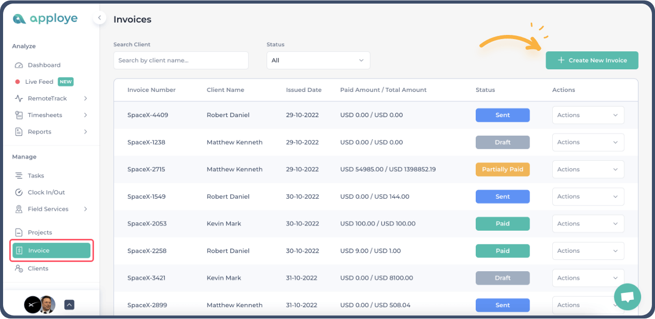 Arrow sign pointing to upper right button to create new invoice