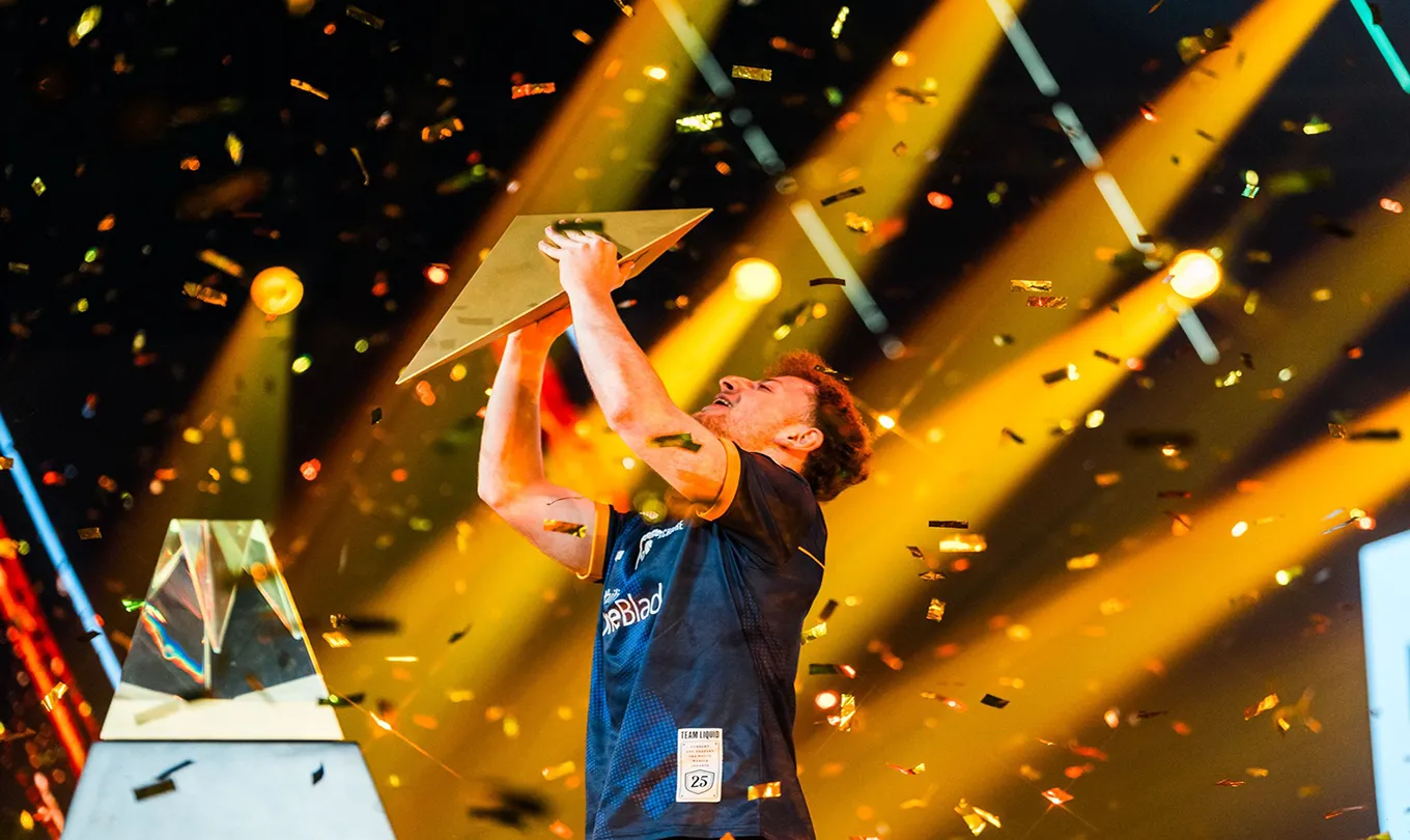 Manuel Bachoore secures historic second World Cup title