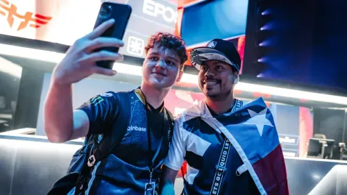 Team Liquid athlete taking a selfie with a fans in an esports event.