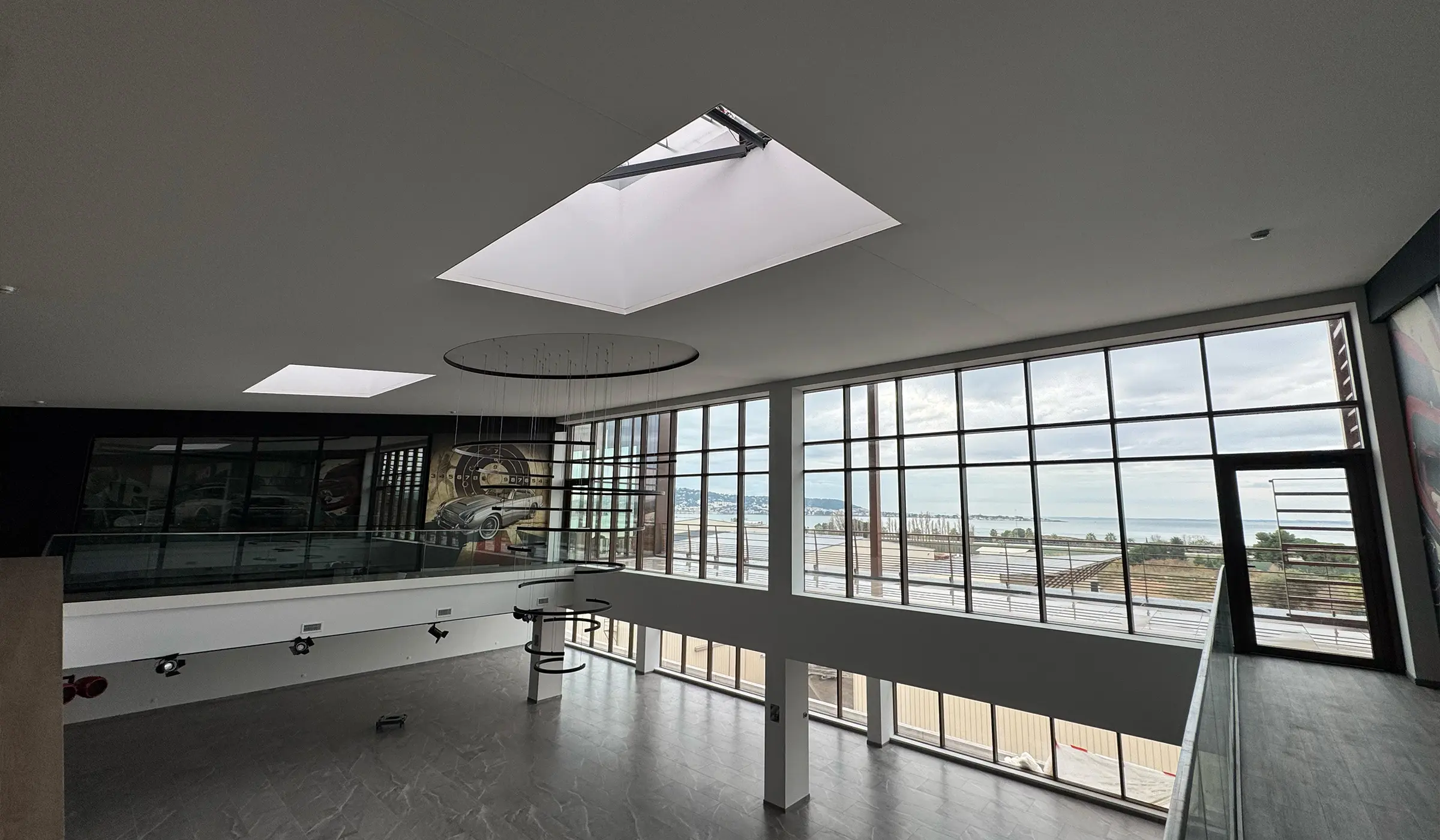 Traitement acoustique industriel pour showroom automobile par Xylecho