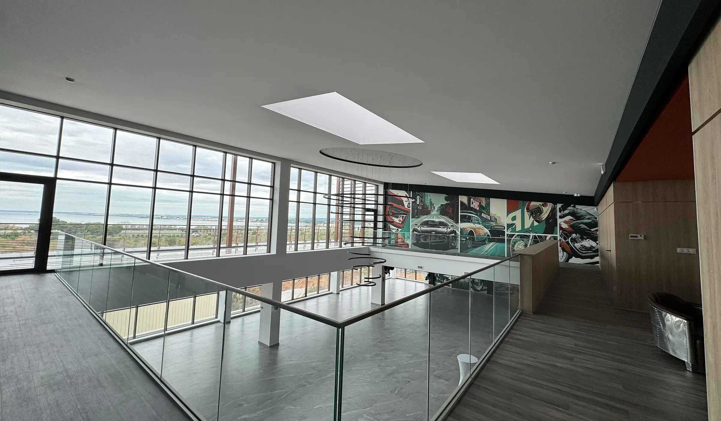 Traitement acoustique industriel pour showroom automobile par Xylecho