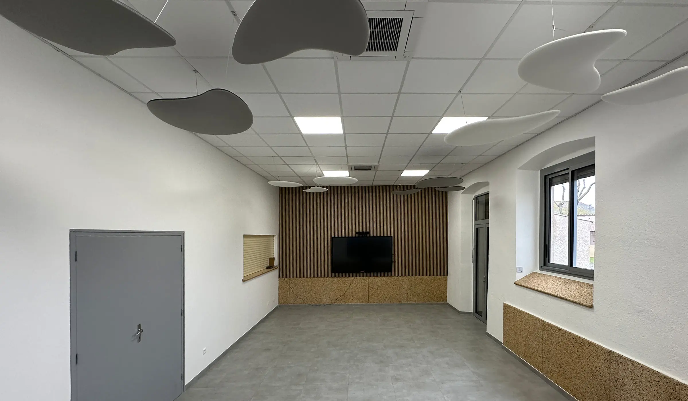 Traitement acoustique mairie de port la nouvelle par Xylecho