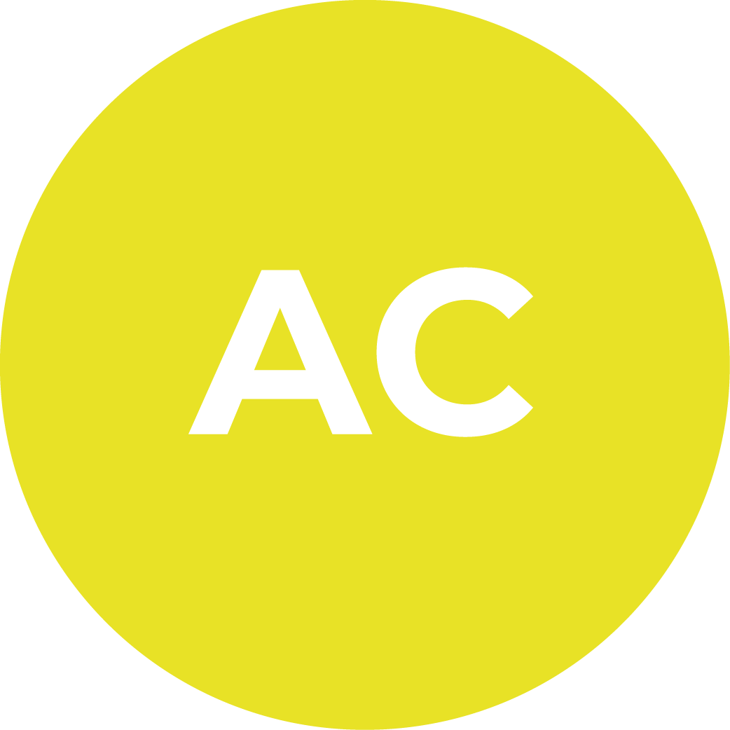 Je suis heureuse de vous dévoiler la première étape de la modernisation et de l’amélioration du confort du restaurant de l’abbaye de Fontfroide. Nous avons fait appel à la société XYLECHO, installée à Narbonne, spécialiste dans les traitements acoustiques, pour l’installation de tableaux acoustiques de façon à réduire les nuisances sonores et diminuer la réverbération au sein des espaces, contribuant ainsi à une meilleure qualité d’écoute et à une atmosphère plus apaisée. Ces panneaux sont illustrés de dessins de Gustave Fayet, aux motifs floraux et abstraits, soigneusement sélectionnés pour leur harmonie avec l’esthétique du lieu. L’aménagement va se poursuivre au fil des mois à venir. Nous espérons que cette initiative contribuera à rendre votre expérience au restaurant encore plus agréable et reposante.