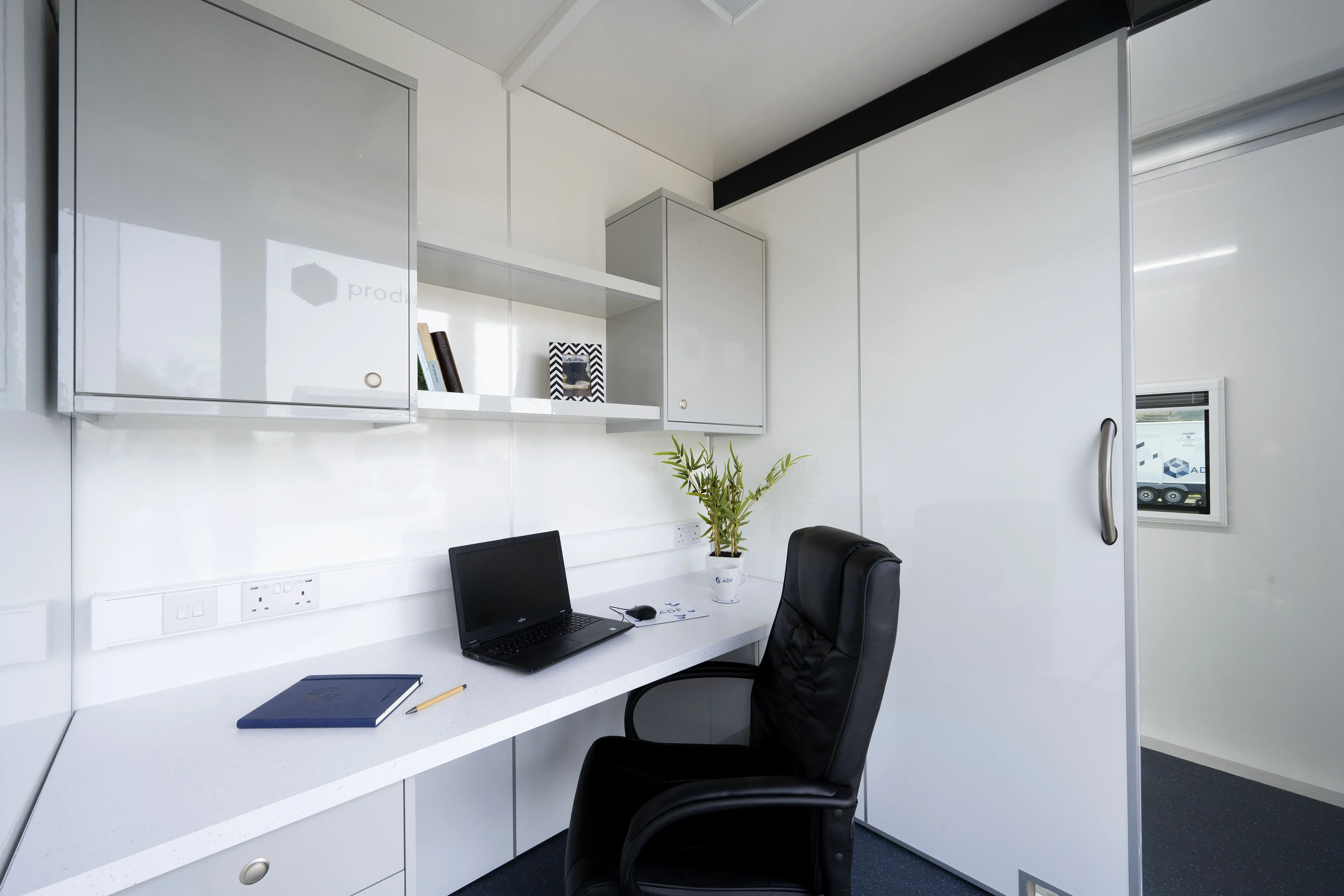 Expandable trailer in the BrabantHallen for artists.