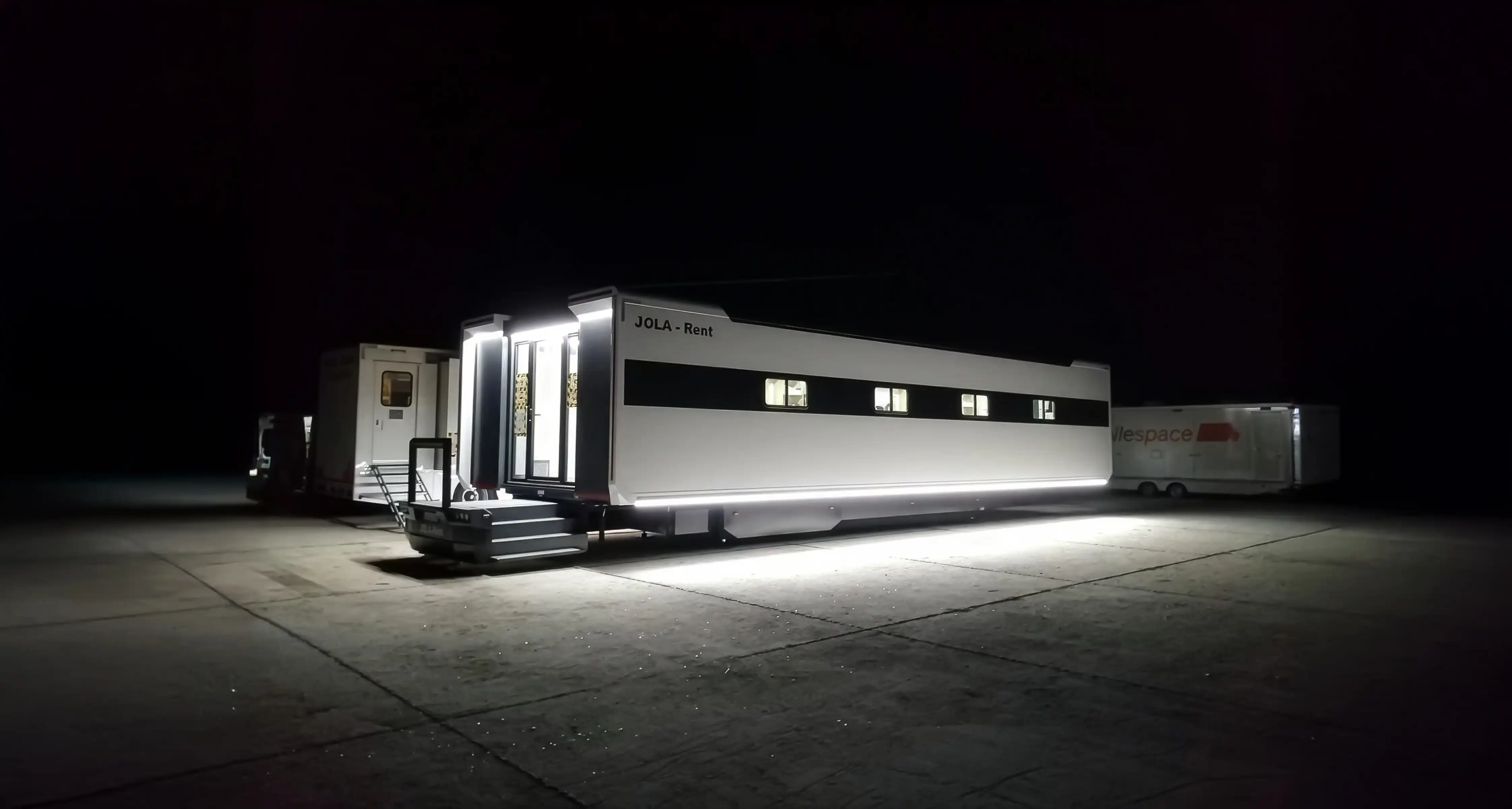 Hair and make up trailer from an outside perspective