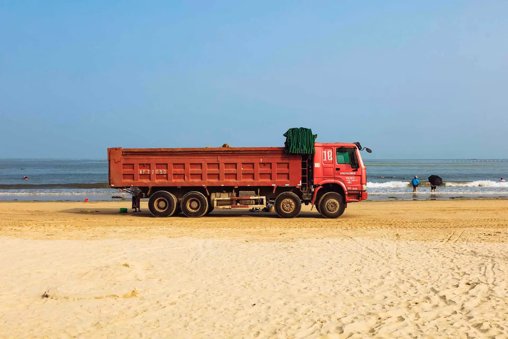 Heavy-duty vehicle in need of repairs