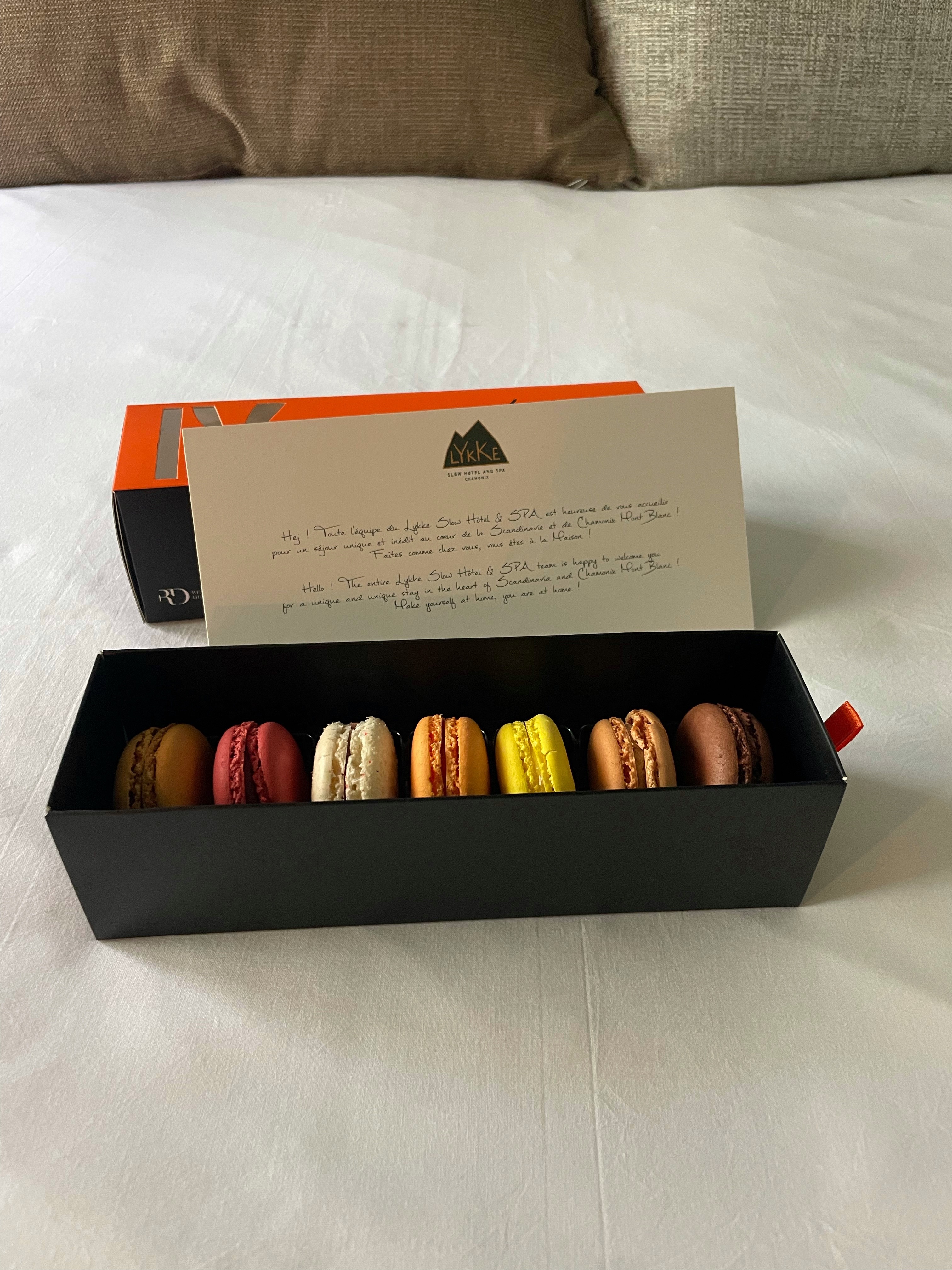 Boîte de macarons en chambre Lykke Hôtel & Spa