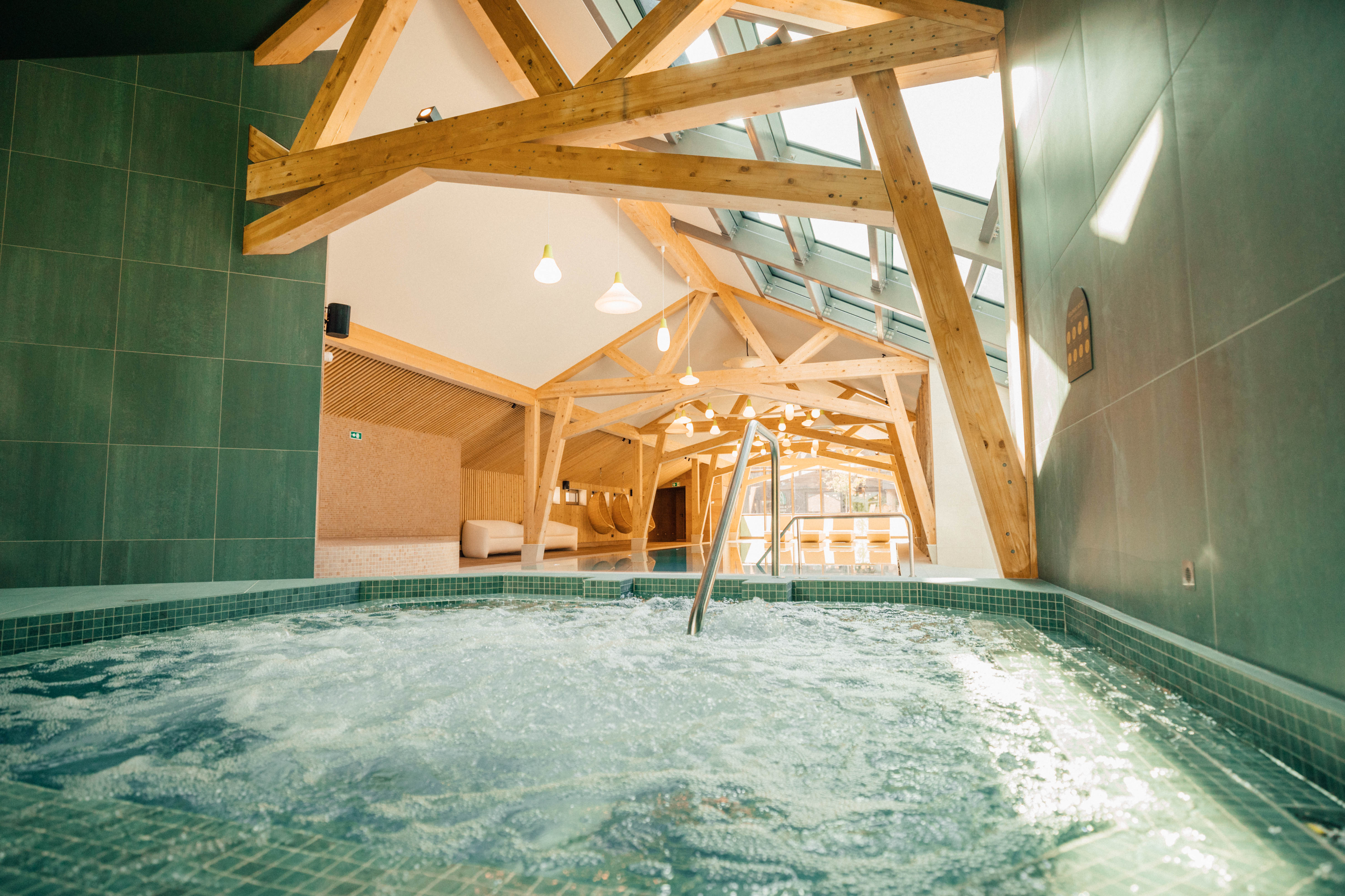 Espace jacuzzi dans l'espace aquatique au Lykke Chamonix
