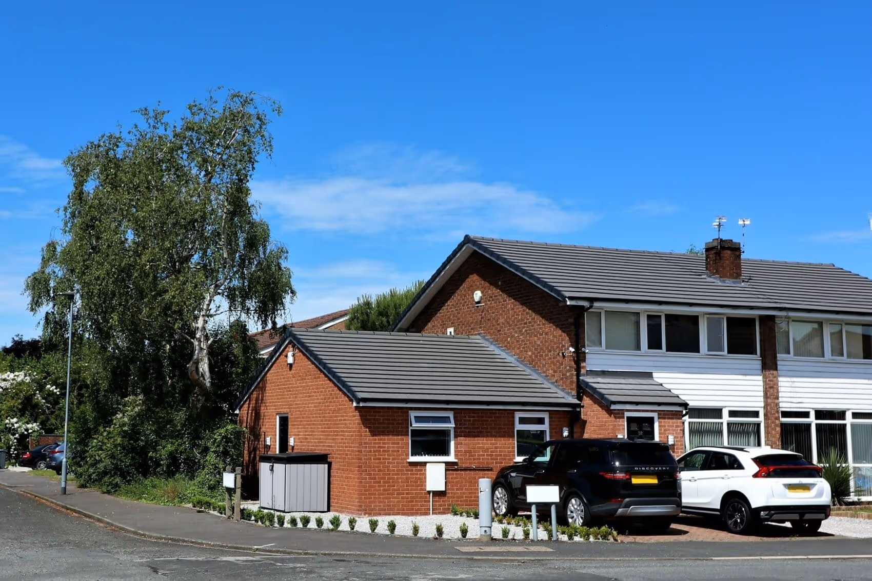 This project involved constructing a side extension to the existing dwelling.