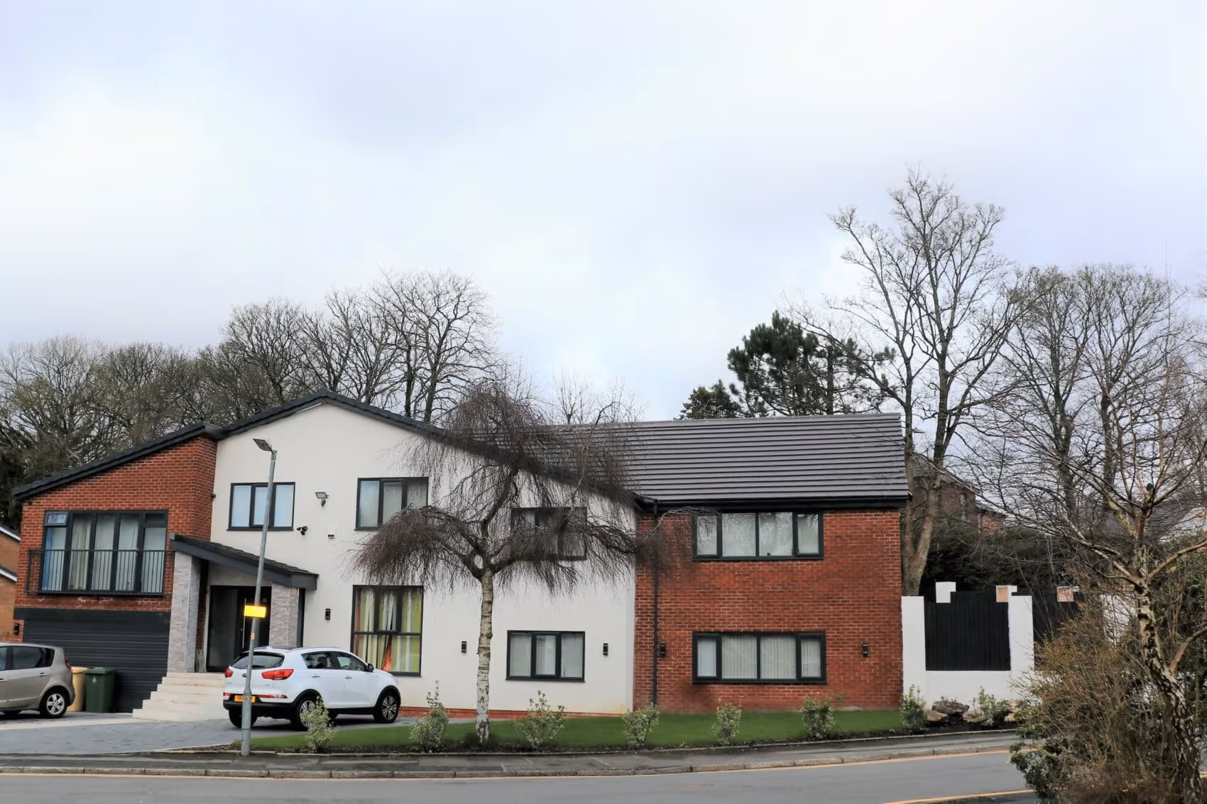 The proposed development included demolishing the existing dwelling and re-building a larger dwelling with side extension.