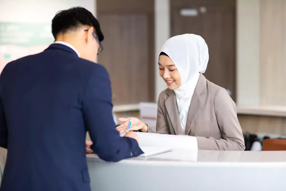 Kawan memandang jauh