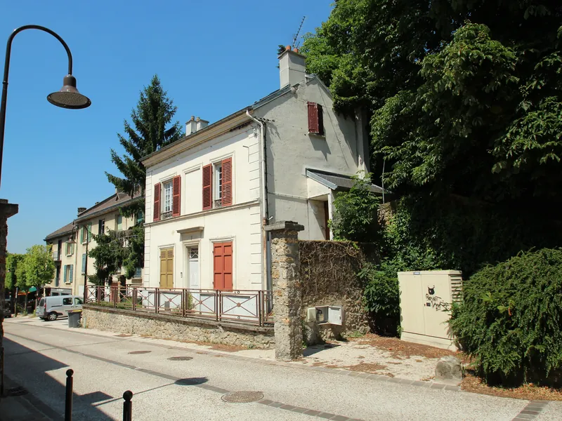 Maison aux volets rouges rue Gustave-Vatonne à Gif-sur-Yvette