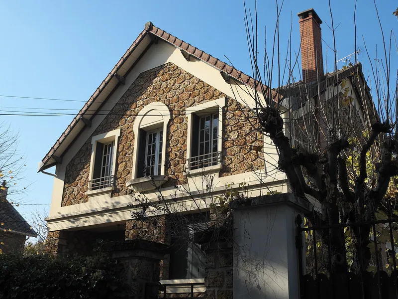 Maison en meulière à pignon au Vésinet