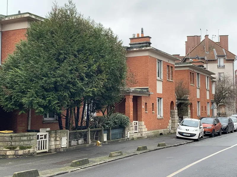 Maisons de brique de la cité-jardin de Champigny-sur-Marne, rue Proudhon