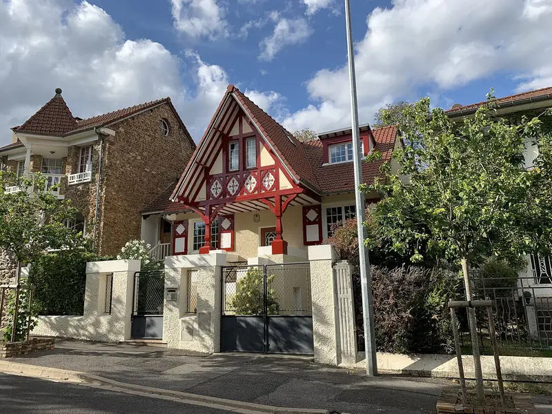 Maisons à colombages et en pierre meulière, rue Louis-Léon-Lepoutre à Nogent-sur-Marne