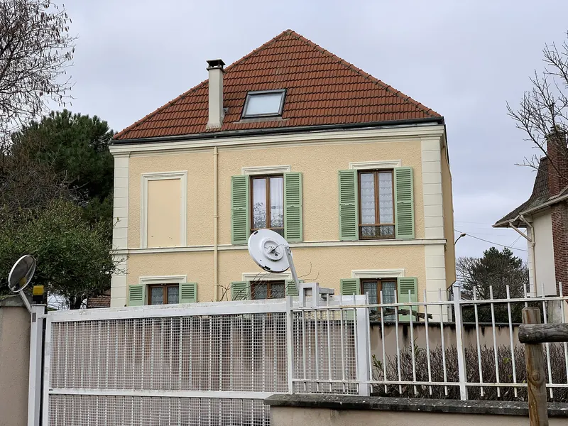 Maison à volets verts et toit de tuiles, avenue de Vintimille à Saint-Maur-des-Fossés