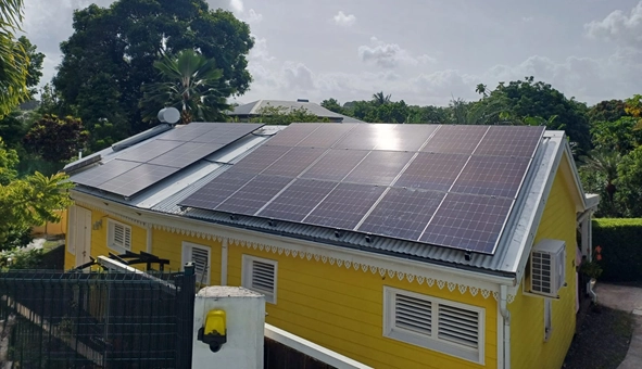 Installation photovoltaïque Solargeo sur une maison en Guadeloupe