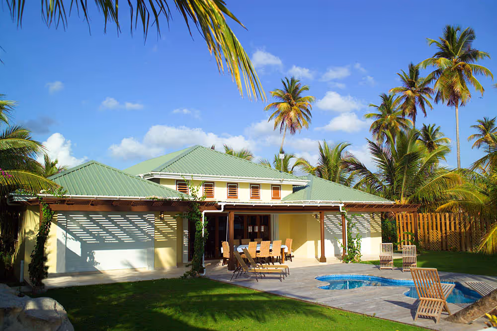 مساكن ساحلية مسورة بالقرب من لونج باي، أنتيغوا