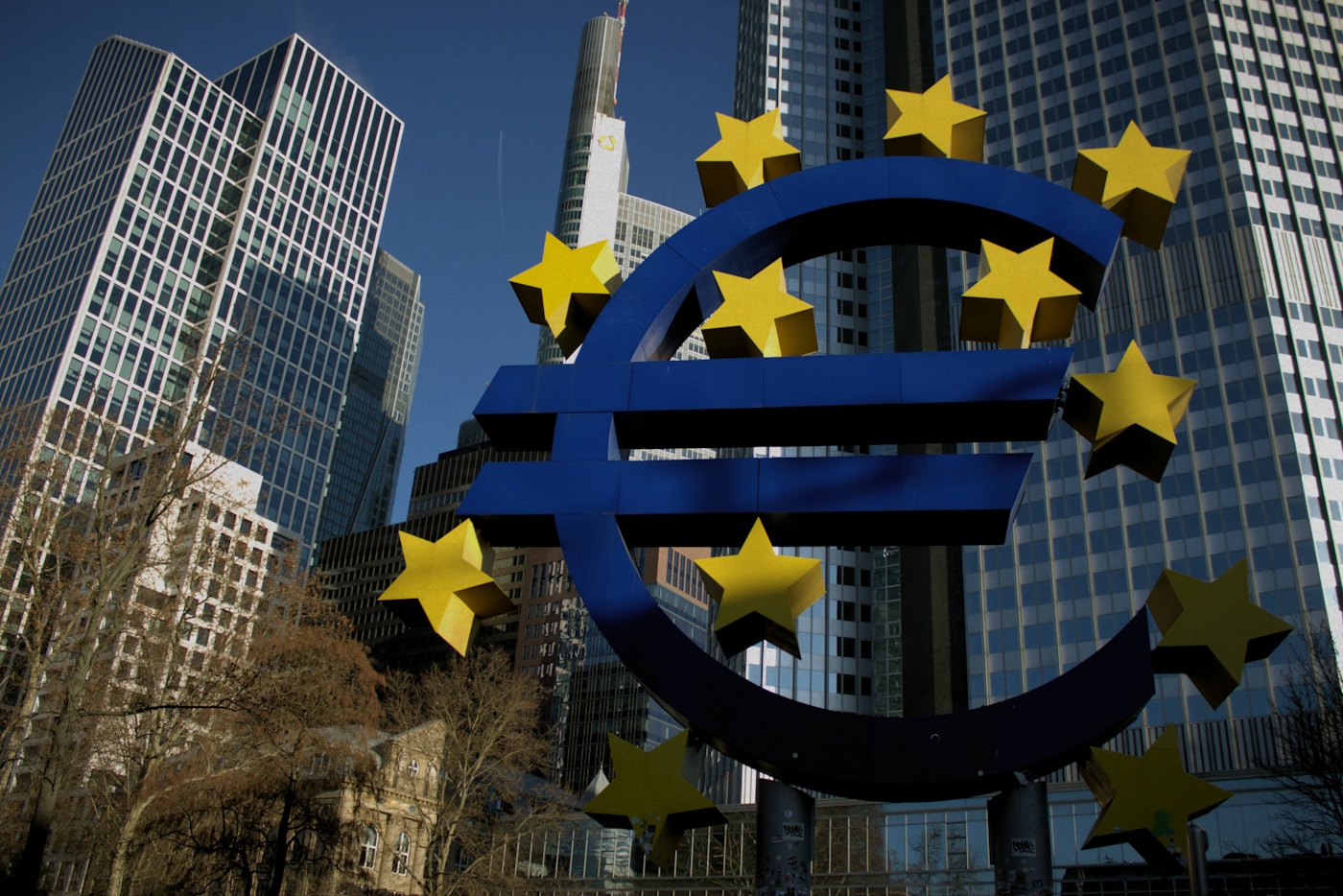 Wegzugsbesteuerung auf ETFs 2026: Was Deutsche Anleger bei Auswanderung wissen müssen