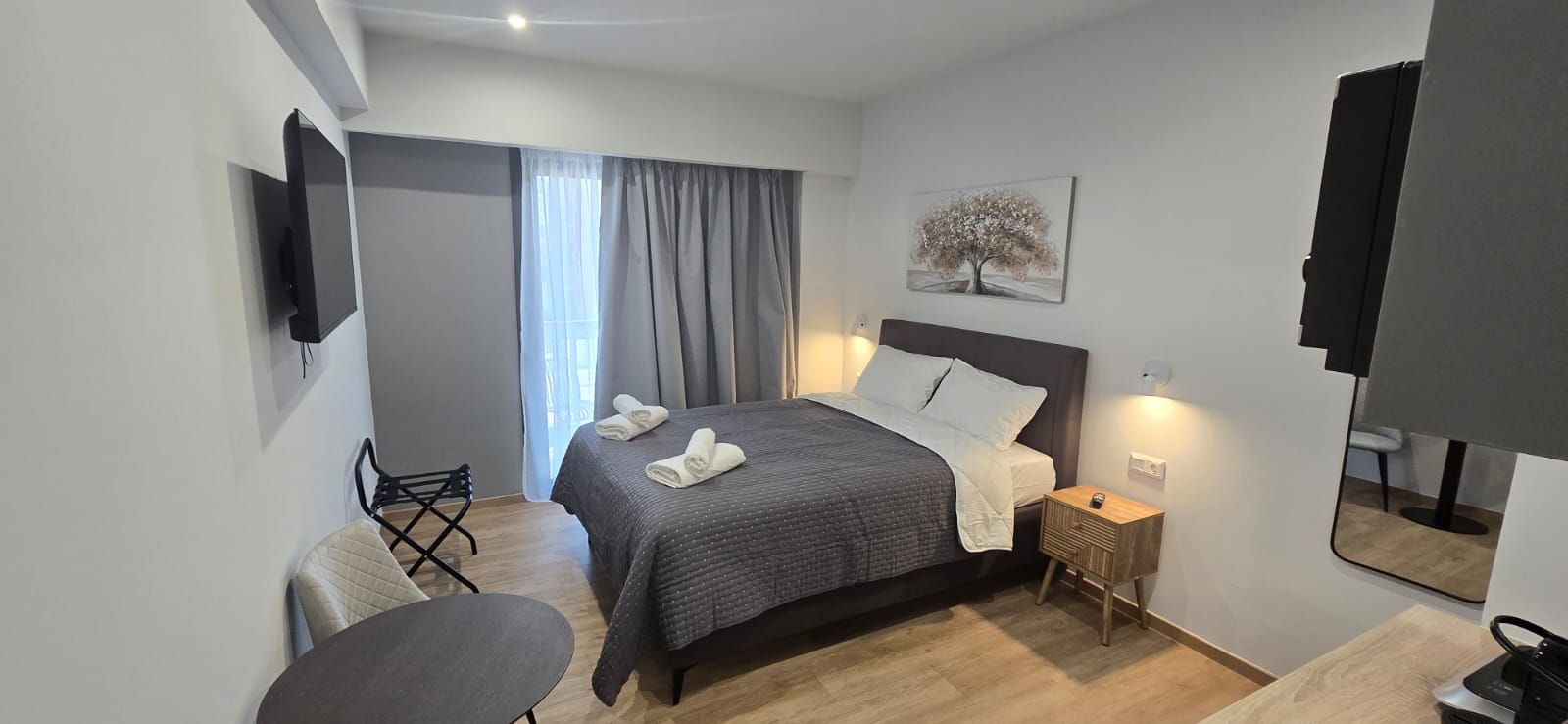 Contemporary Studio Apartments in Dafni — image 10 of 24 — Dafni, Greece