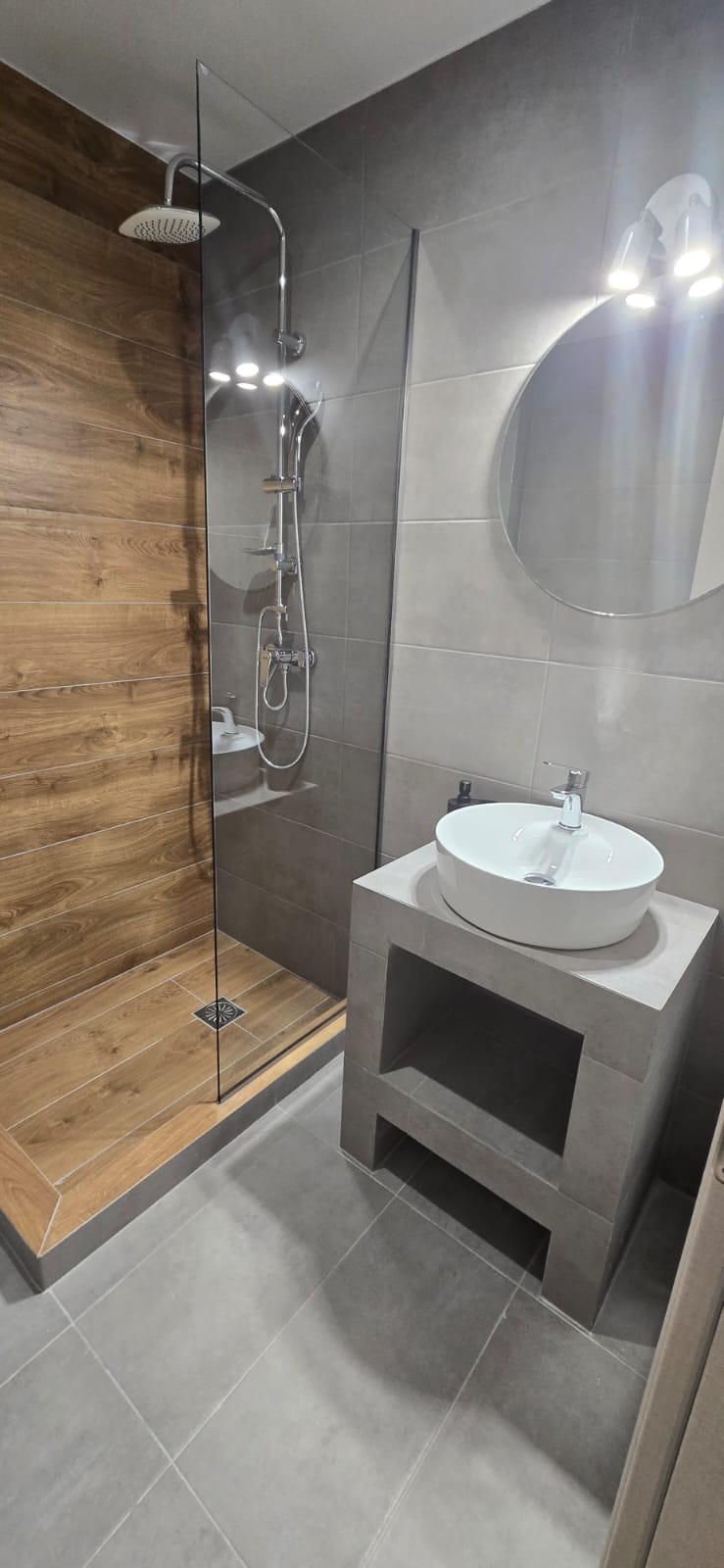 Contemporary Studio Apartments in Dafni — image 9 of 24 — Dafni, Greece