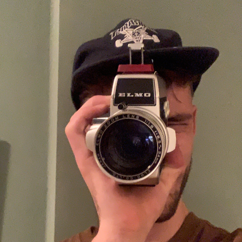 Een foto van Jeff met een analoge film camera 