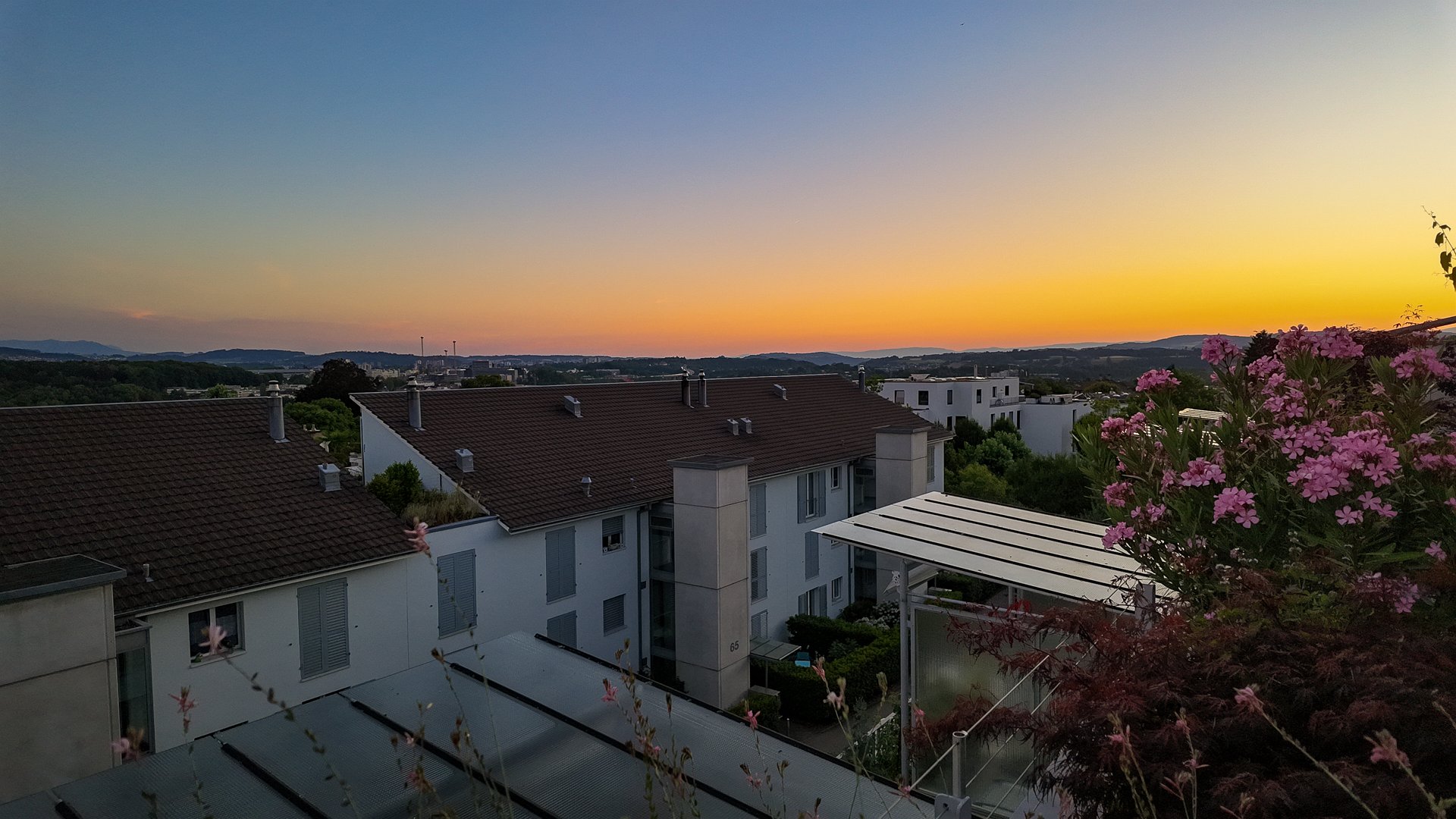 Dachterrasse bei Sonnenuntergang – Attika-Duplexwohnung Asylstrasse 61, Ittigen