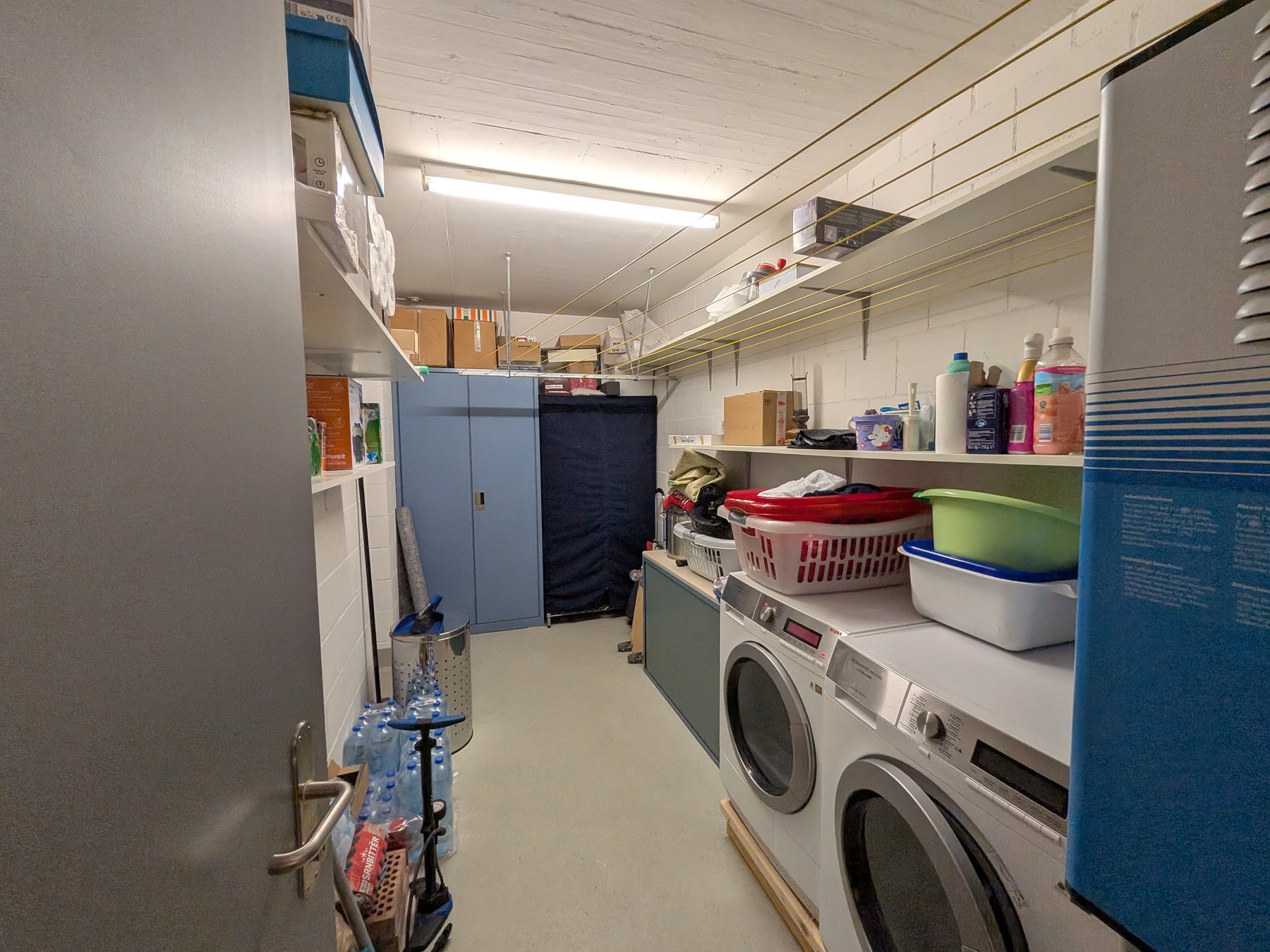 Waschküche im Keller – Attika-Duplexwohnung Ittigen