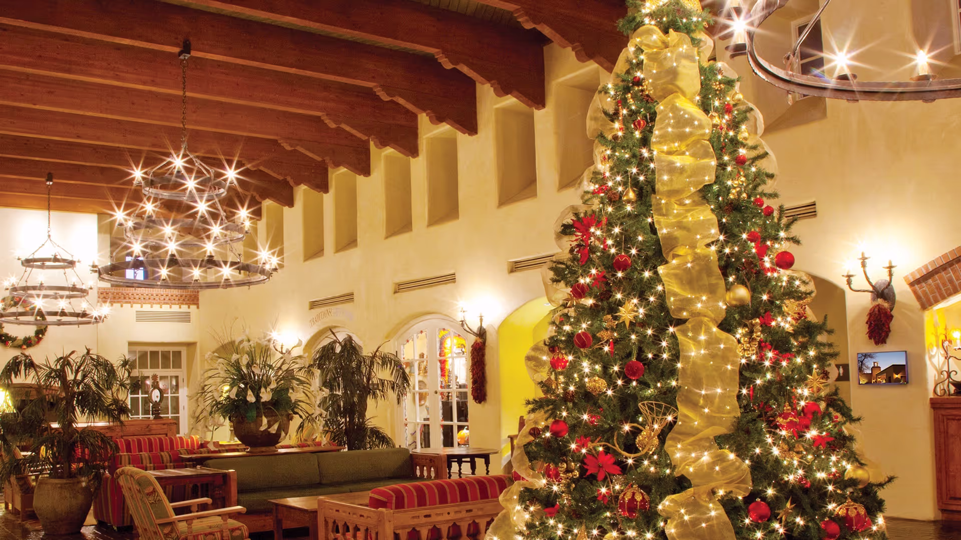 Hotel Albuquerque lobby with Christmas tree