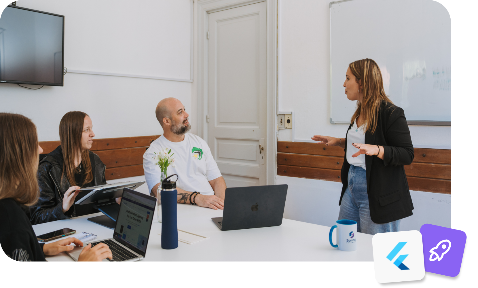 Somnio team in a working session at the office, with the Flutter logo