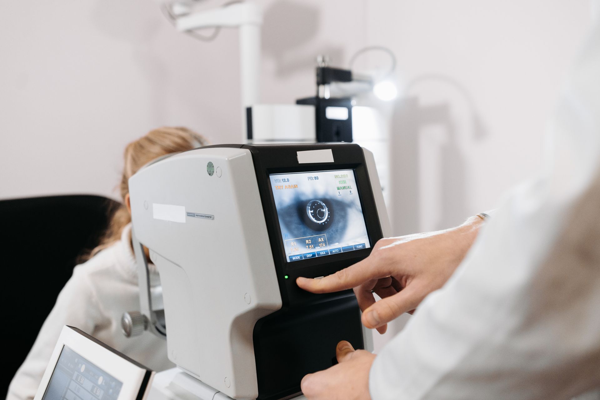 getting eye check up