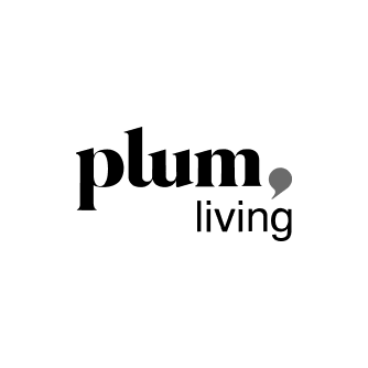 Logo de Plum Living, entreprise cliente du traiteur La Dame Bleue en 2026.
