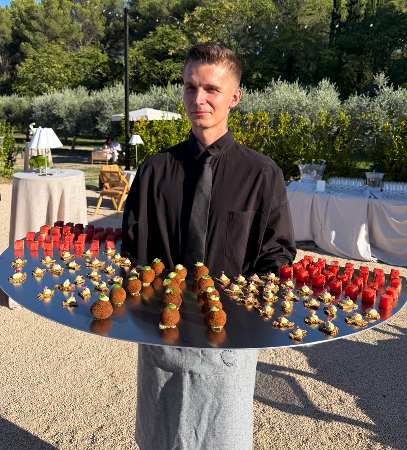 Service de bouchées et créations culinaires sur mesure pour un pop-up store ou showroom de marque