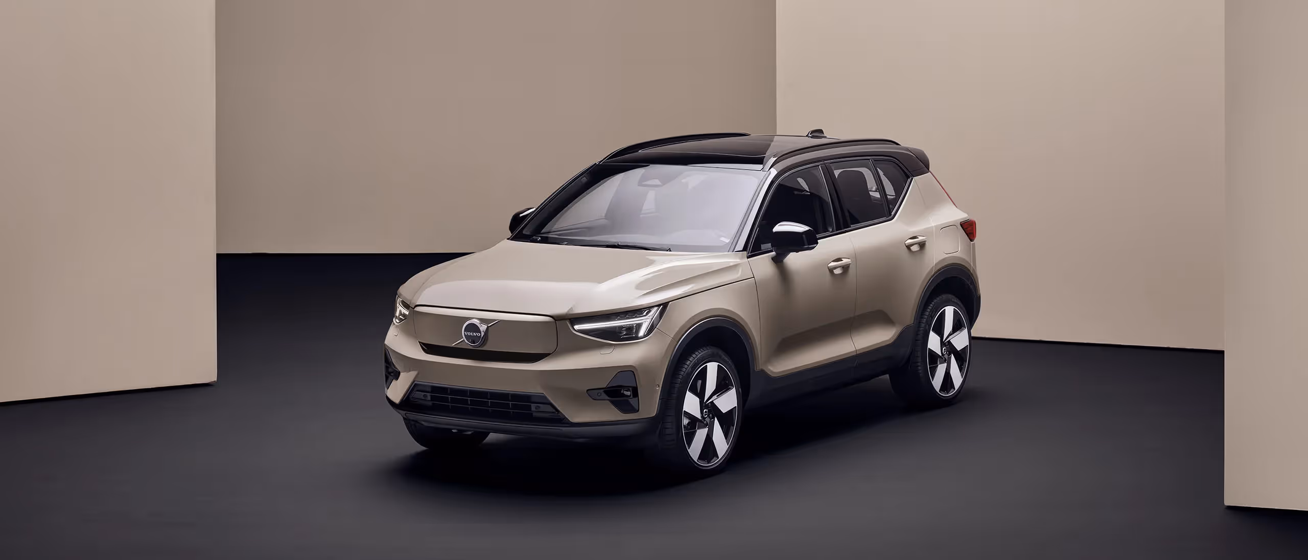 Volvo XC40 Recharge | Alles over caravans