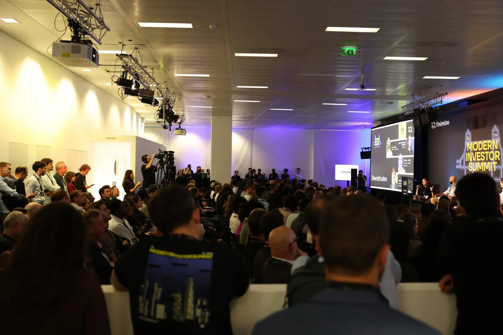 A full main room during a panel on diversification
