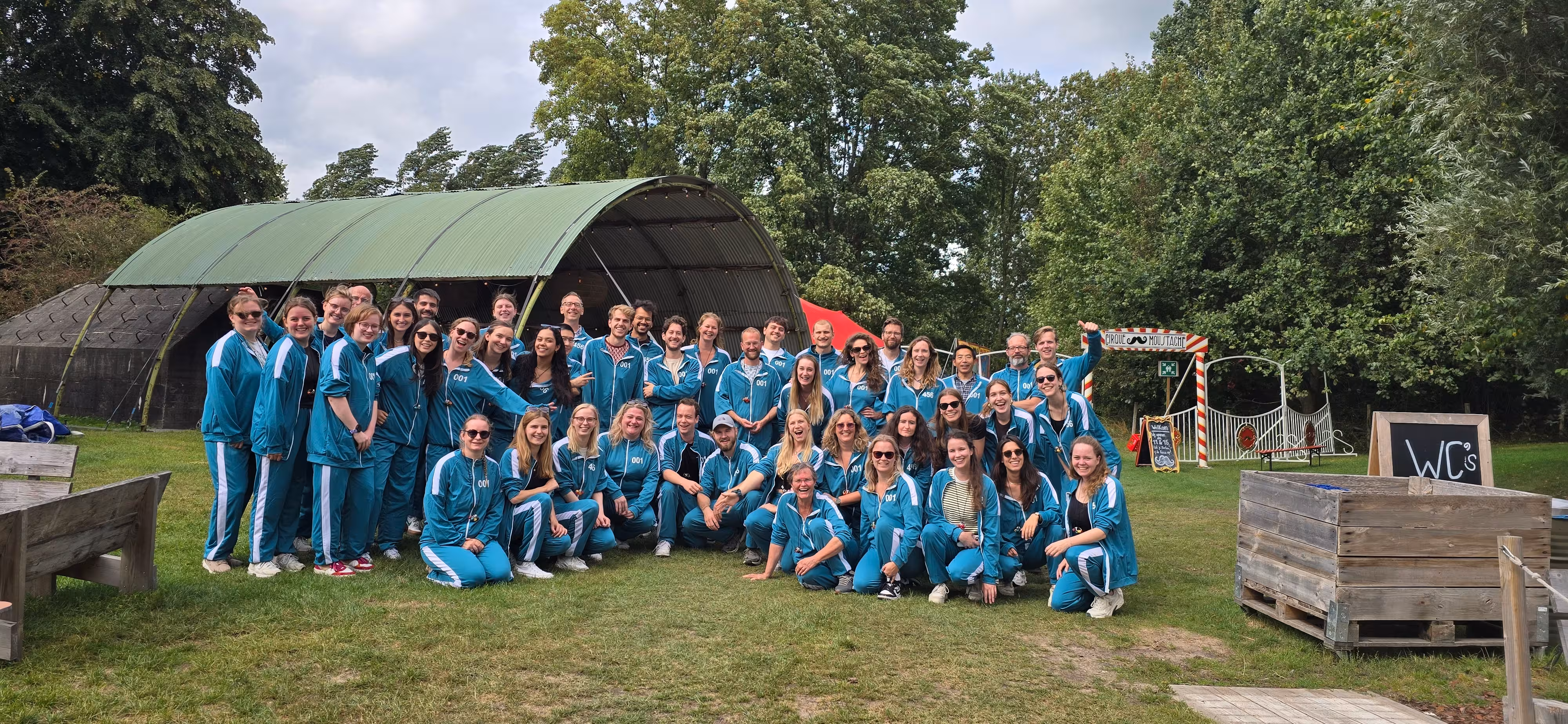 Een enthousiaste groep tijdens de squid game verzorgd door buitenevents