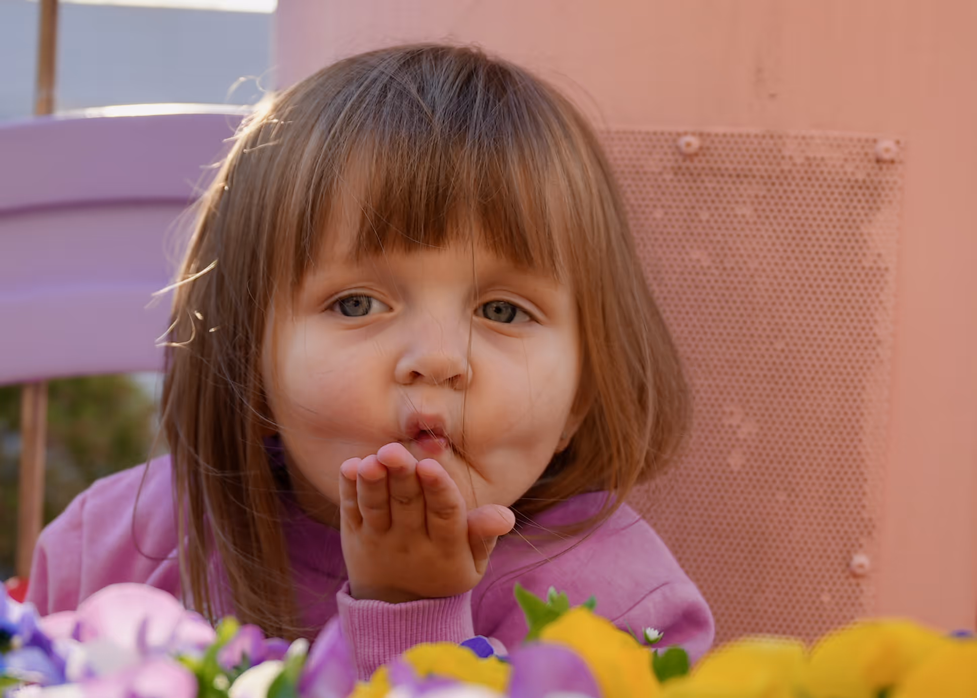 Harper Blowing a kiss to the camers