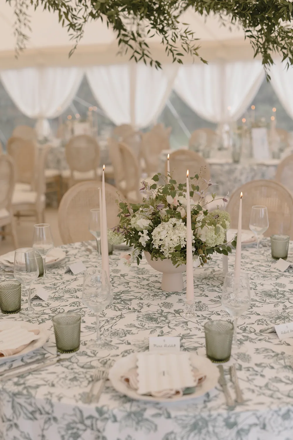 wedding table decoration with flowers and candles