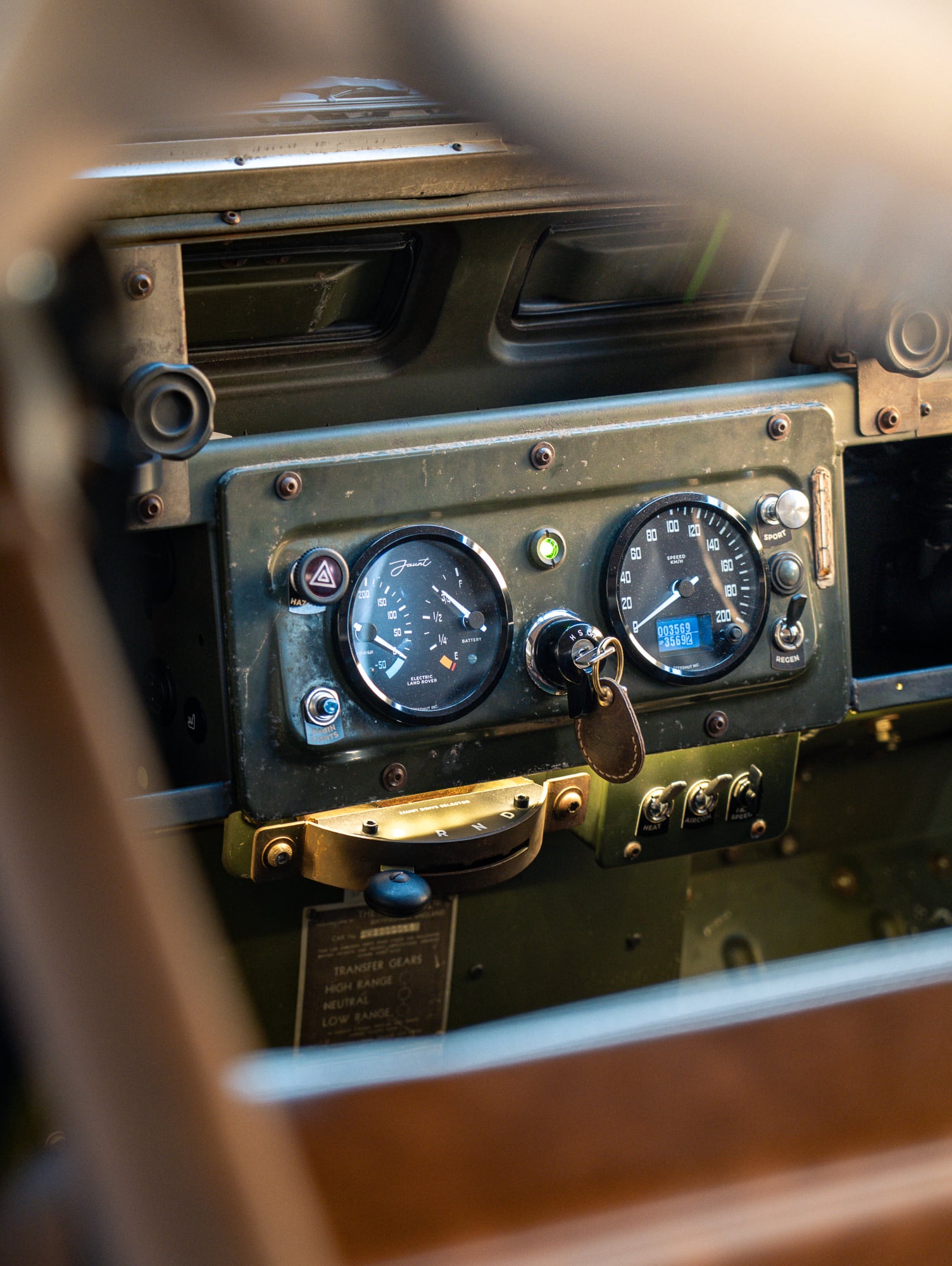 Jaunt dashboard with original style gauges and digital display