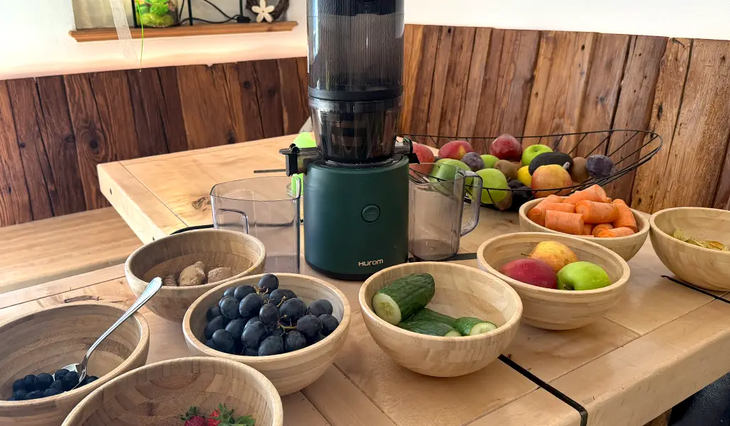Obst, Gemüse und ein Entsafter