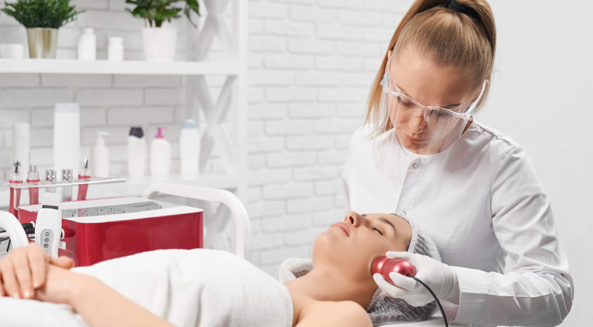 esthetician vs dermatologist