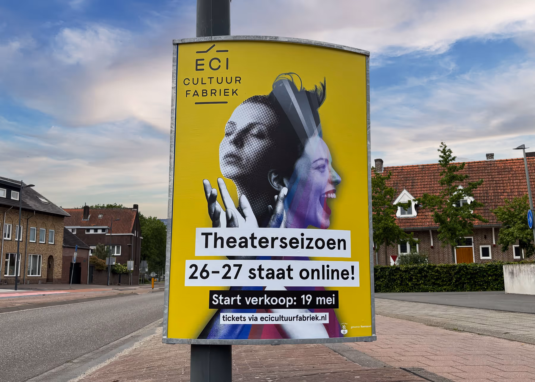 Driehoeksbord met campagne 'Uit is Aan'