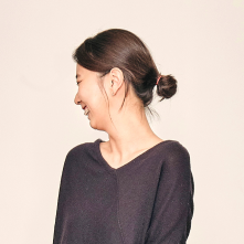 옆 모습의 사진 