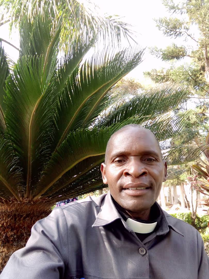 Image of our salesman, Oscar